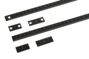 Maßstäbe Aluminium, selbstklebend oder mit Bohrungen, Stärke 2 mm Maßstäbe Aluminium, selbstklebend oder mit Bohrungen, Stärke 2 mm